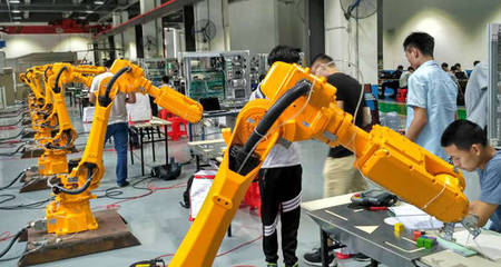 想找深圳的工业机器人培训机构,请看过来!